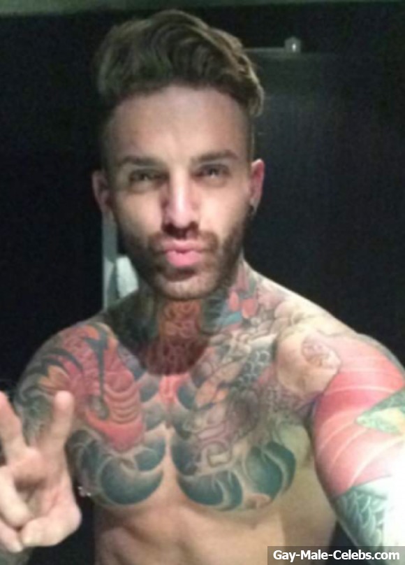 Aaron Chalmers Nude