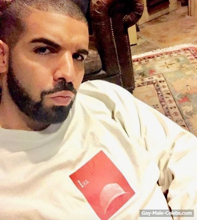 Big Cock Gay Porn Celebrities - Canadian Rapper Drake Leaked Nude Bik Cock Selfie Photos ...