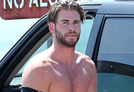 Liam Hemsworth Nude