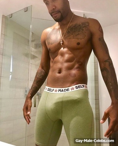 Safaree Samuels Showing Off His Huge Bulge