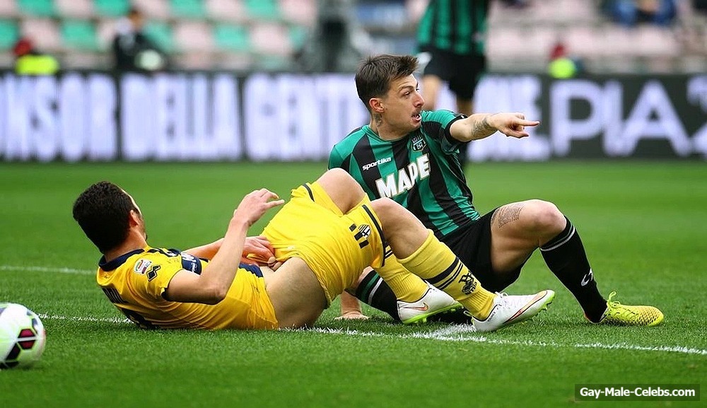 Ishak Belfodil Flashing His Cock During Soccer Game