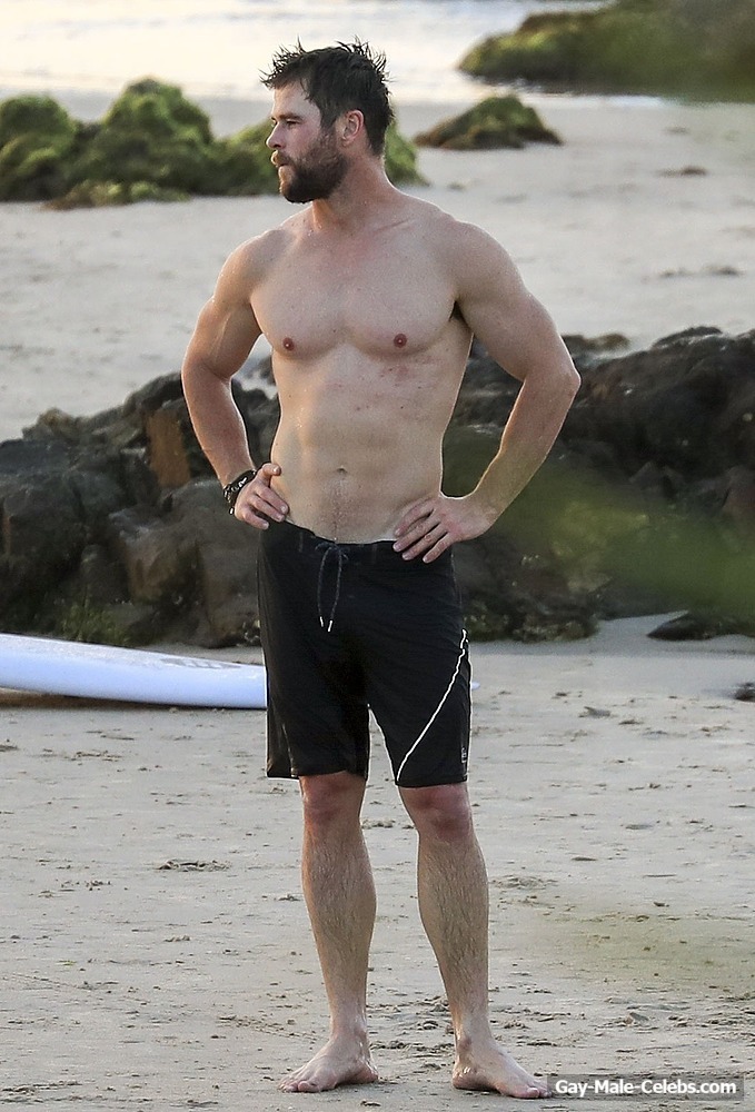 Chris Hemsworth Paparazzi Sexy Shirtless Photos