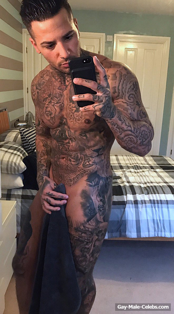 Paul Hutchie Nude And Sexy Selfie Photos