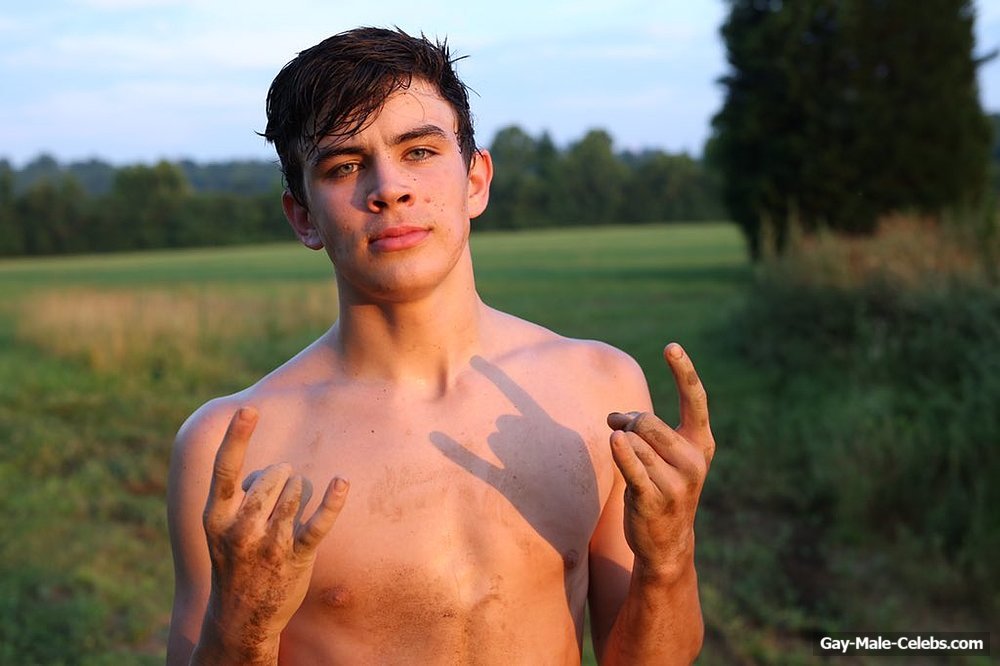 Hayes Grier Shows Off Huge Bulge In Sexy Underwear