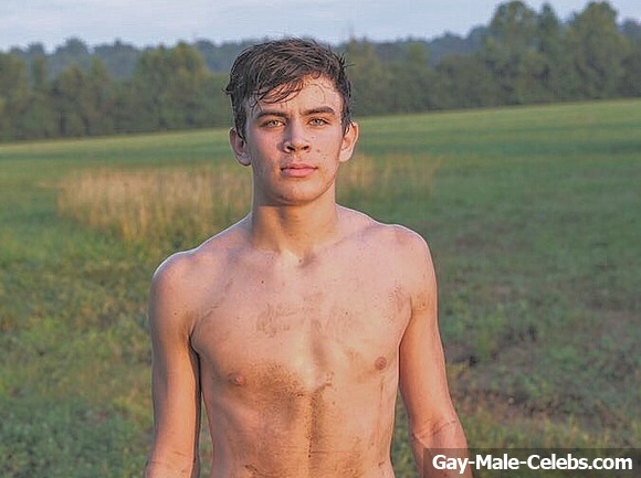 Hayes Grier Nude