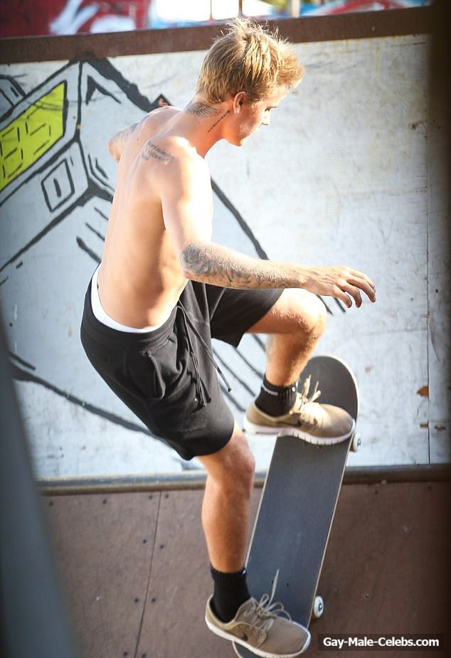 Justin Bieber Caught Shirtless in West Hollywood