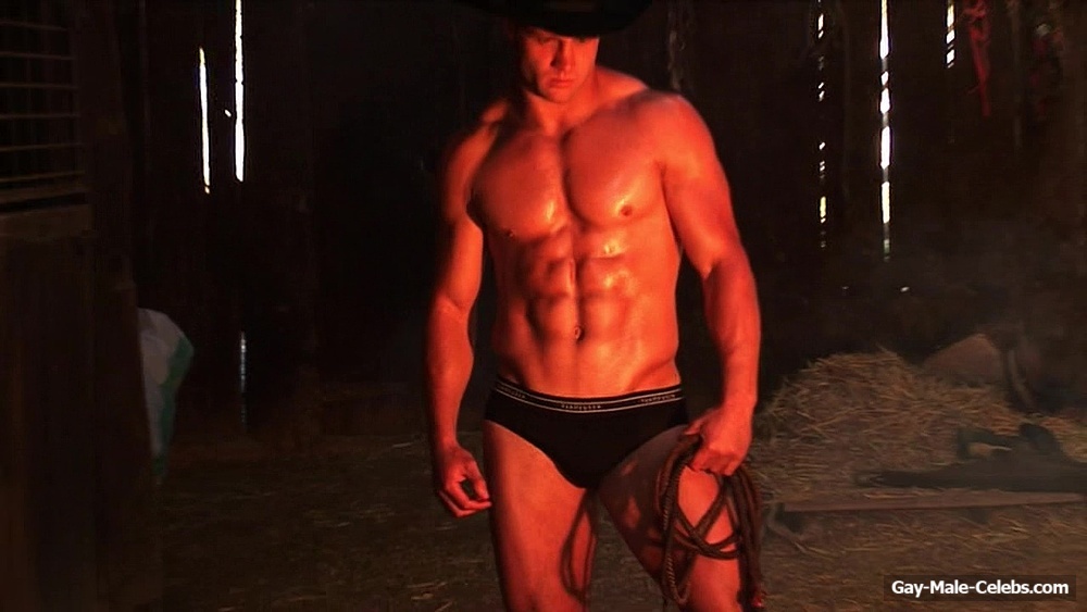 Brett Kelly Nude And Sexy Photoshoot