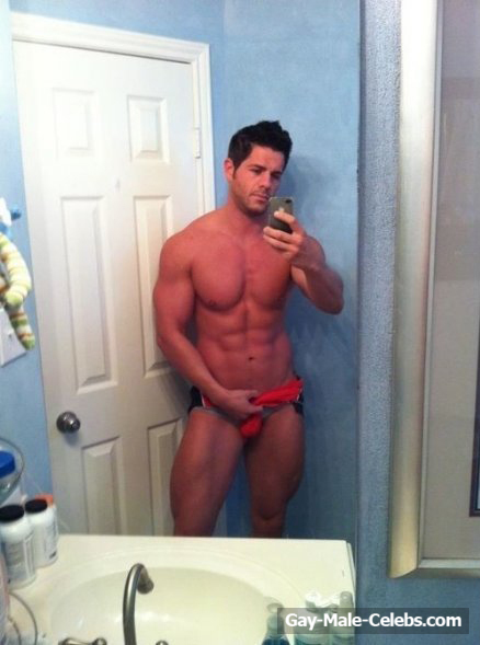 Matt Sydal Leaked Frontal Nude Selfie Photos