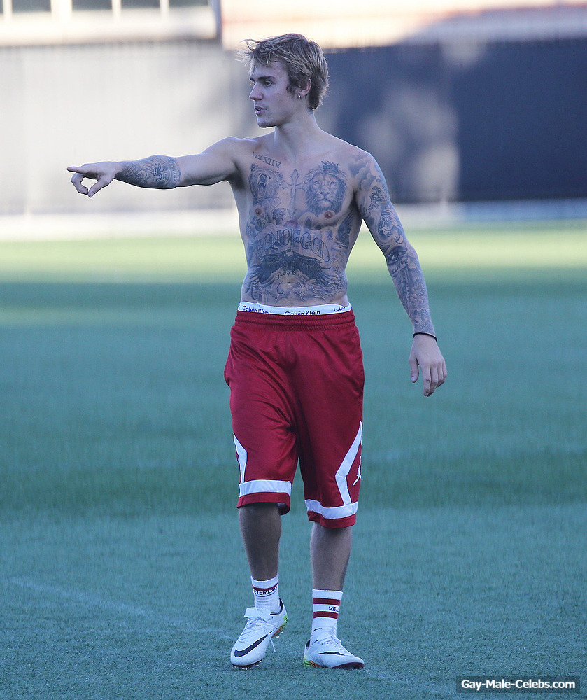 Justin Beiber Paparazzi Bulge And Shirtless Photos