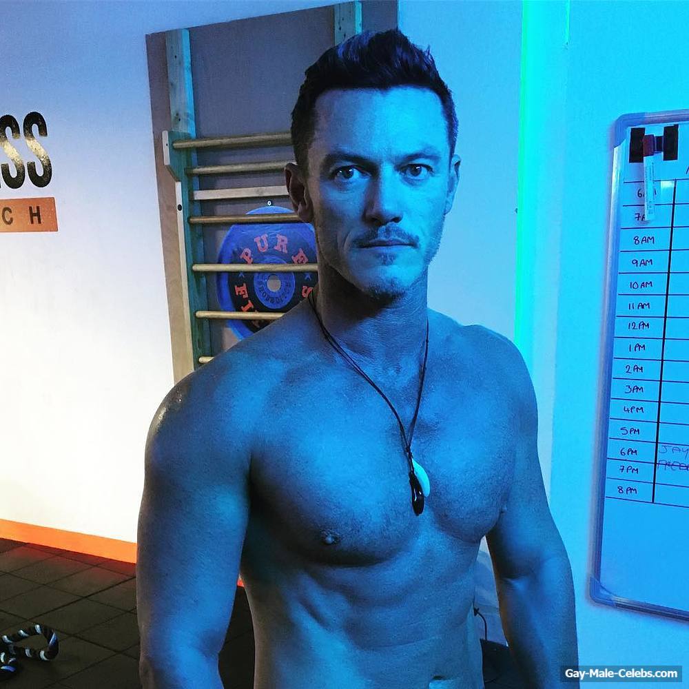 Luke Evans New Sexy And Shirtless Photos