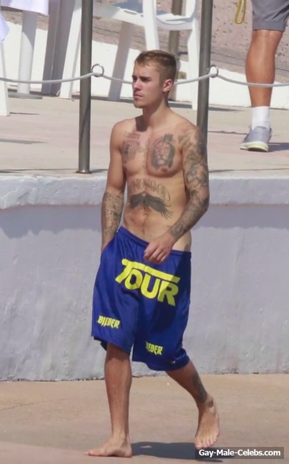 Justin Bieber Sexy Shirtless Shots