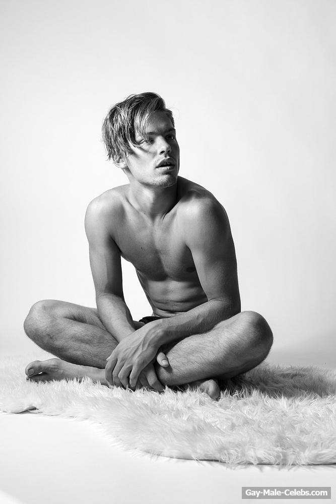 Matt Dealy Frontal Nude And Underwear Photos