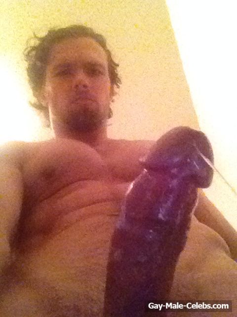 Brad Maddox New Leaked Frontal Nude Selfie Photos