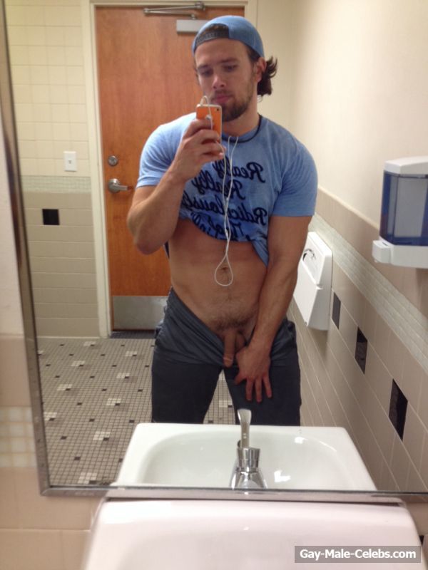 Brad Maddox New Leaked Frontal Nude Selfie Photos