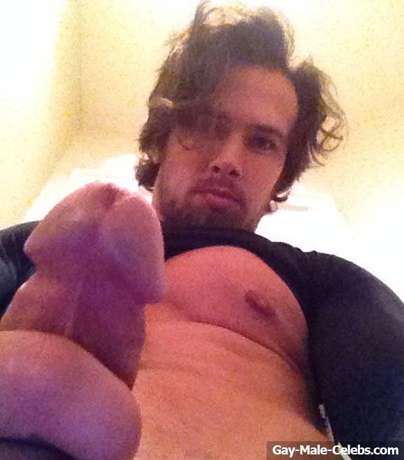 Brad Maddox New Leaked Frontal Nude Selfie Photos - Gay-Male-Celebs.com.