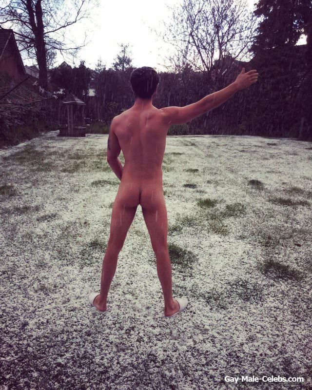 Arron Lowe Nude And Sexy Photos