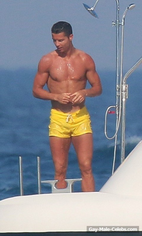 Cristiano Ronaldo Paparazzi Wet Sexy Shorts Photos