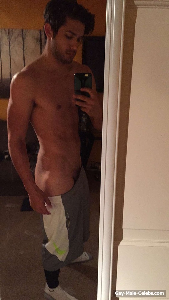 Pop Singer Spencer Lloyd Leaked Nude Selfie Photos