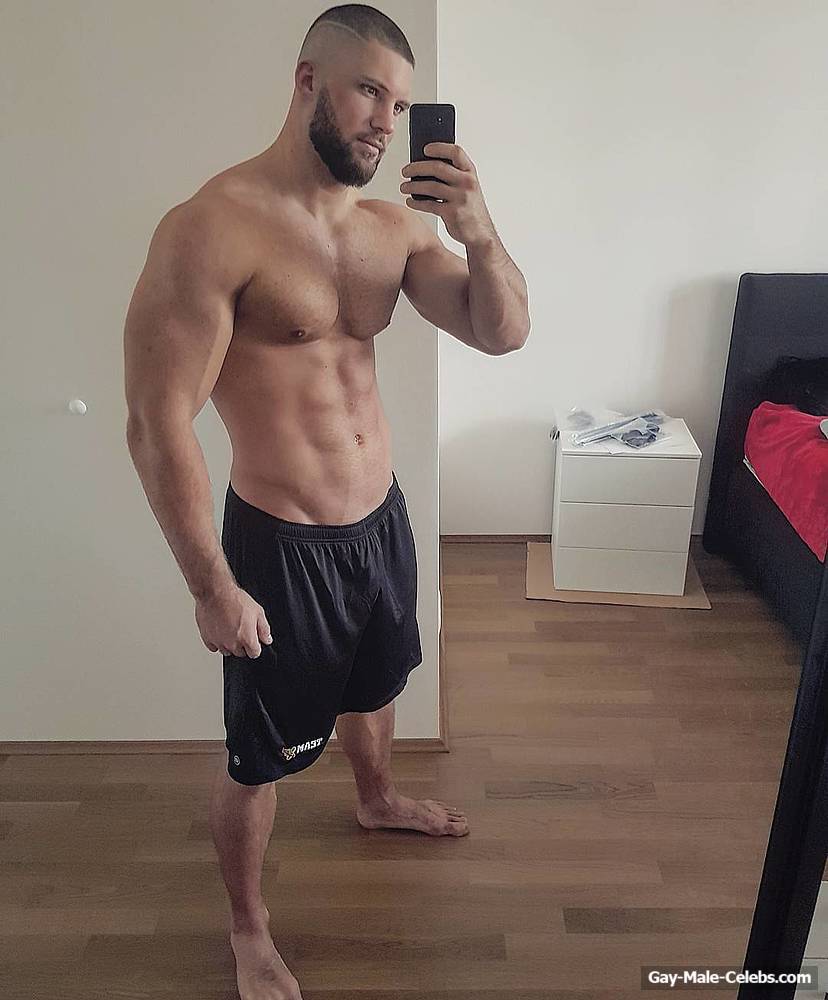 Florian Munteanu Exposing His Muscle Body