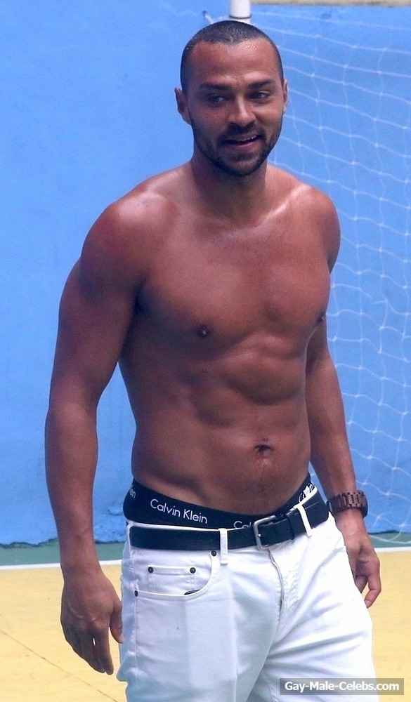 Jesse Williams Caught Shirtless And Sexy