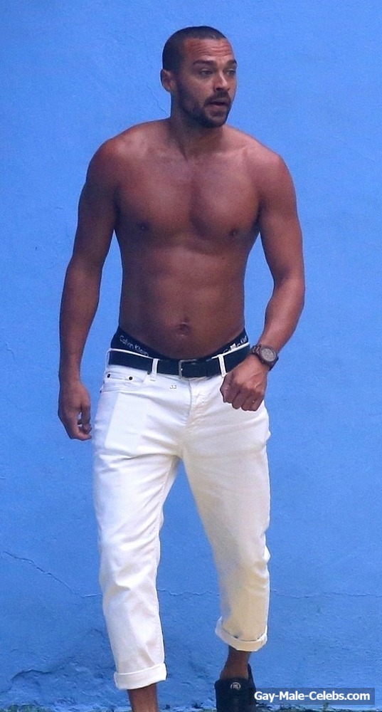 Jesse Williams Caught Shirtless And Sexy