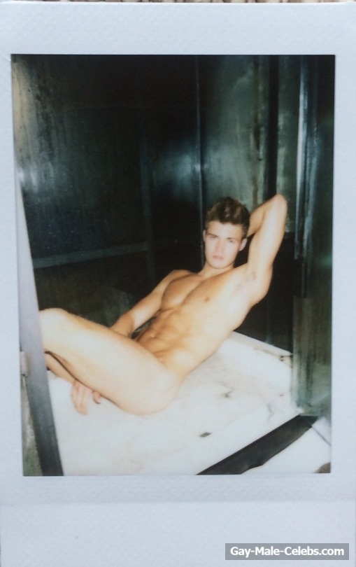 Trek Frantti Leaked Frontal Nude Selfie In The Mirror