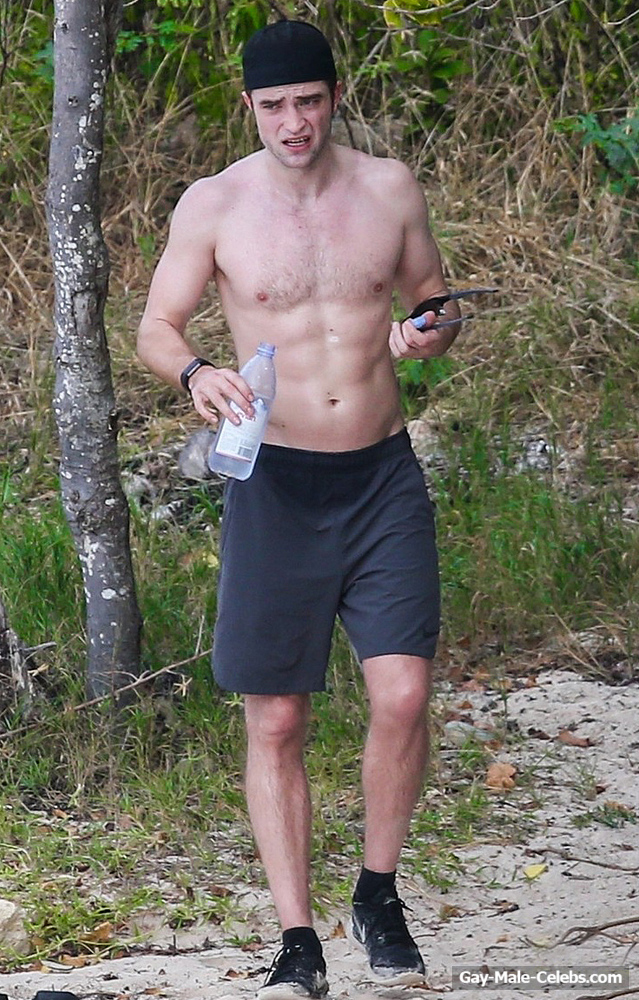 Robert Pattinson Paparazzi Shirtless Beach Photos