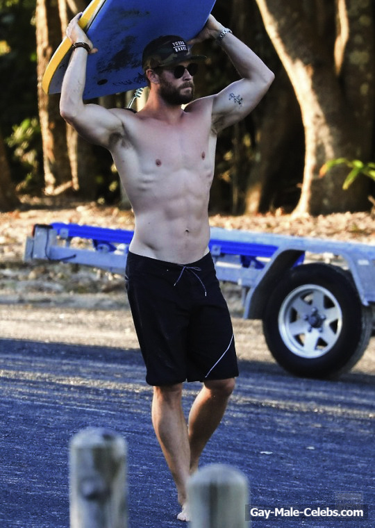Chris Hemsworth Paparazzi Shirtless Shots