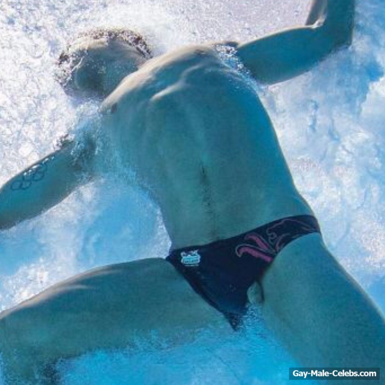 OMG! Tom Daley Flashing His Great Penis Under The Water