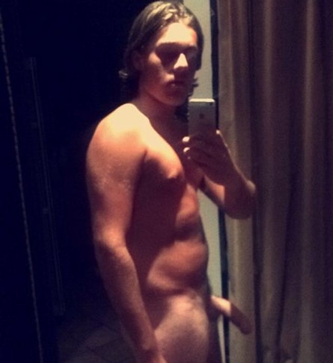 Swedish Singer Benjamin Ingrosso Leaked Cock Selfie Photos -4778