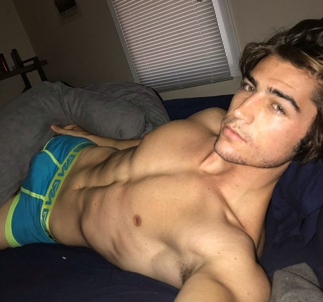Male Model Austin Sikora Nude Selfie Photos - Gay-Male-Celebs.com.