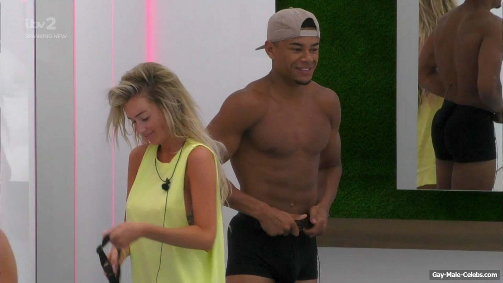 Wes Nelson Shows Off His Muscle Ass In Love Island