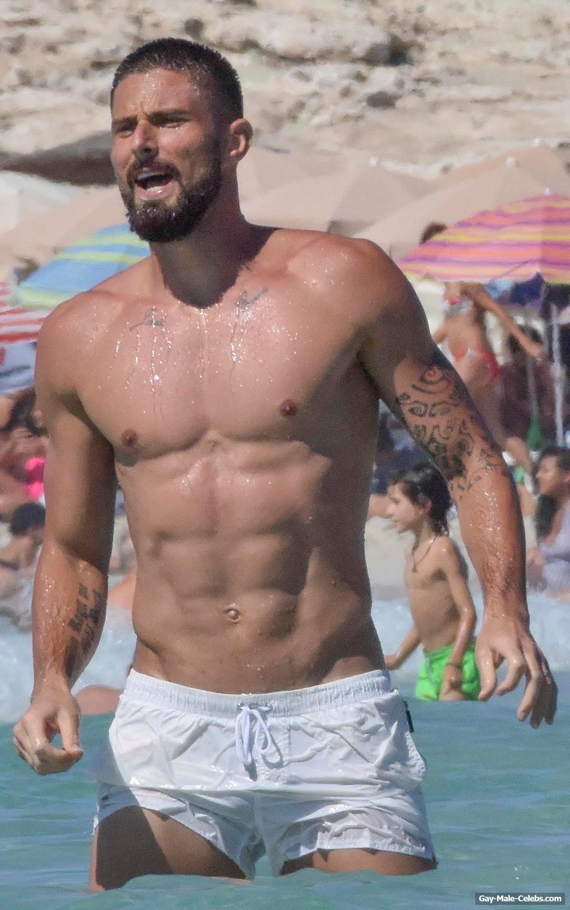 Olivier Giroud Exposing His Muscle Body On A Beach