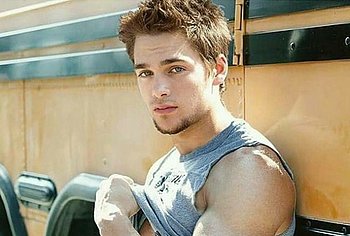 Dylan Sprayberry nude