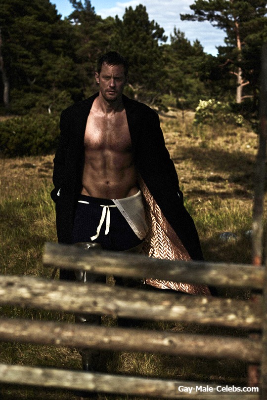Actor Alexander Skarsgard Sexy &amp; Shirtless Photoshoot