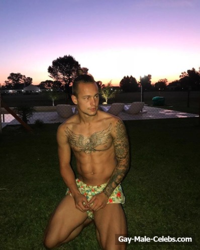 Footballer Leo Parraguez Leaked Nude Cock Selfie Photos