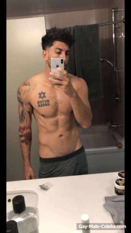 YouTube Star Jesse Wellens Hot Shirtless Selfies