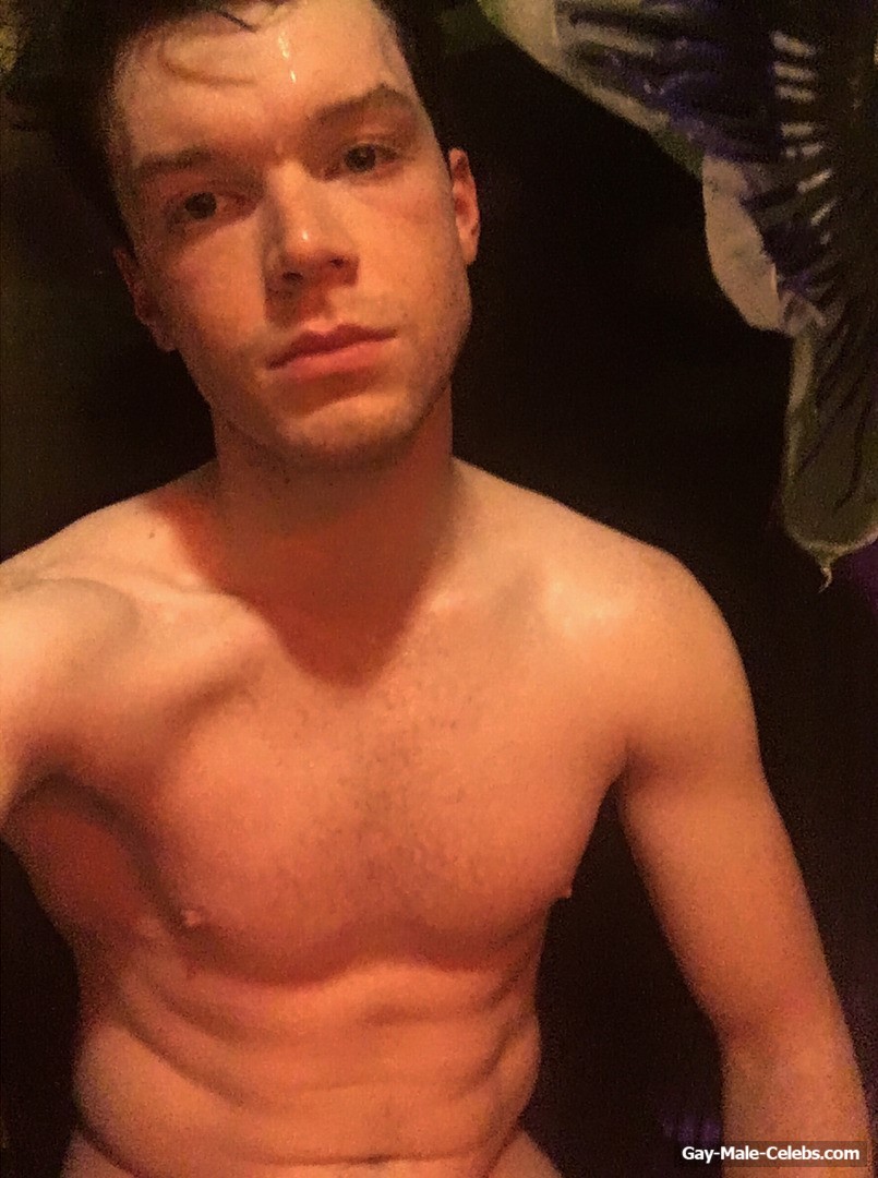Gay celeb nude selfie
