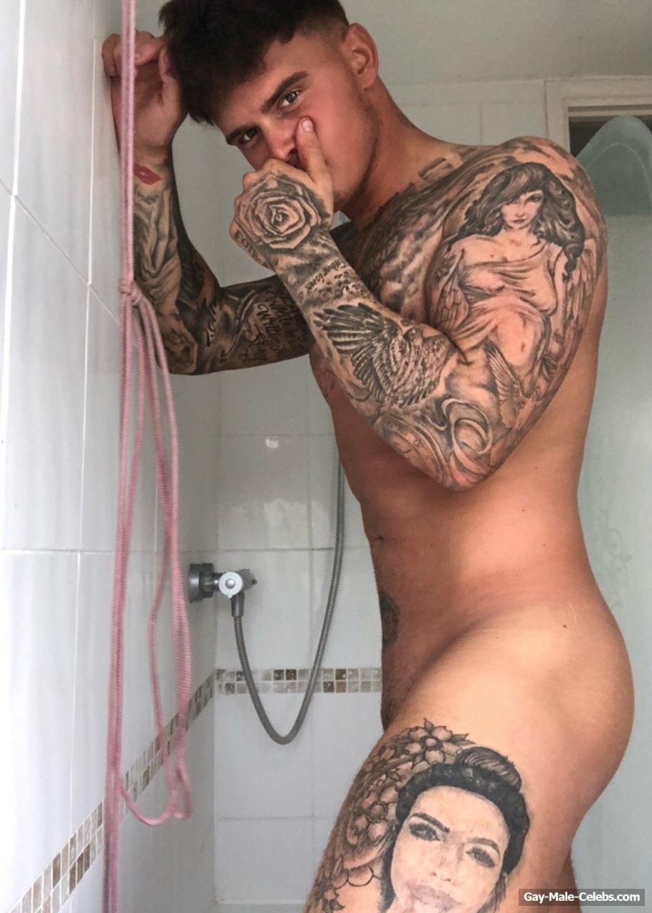 Zach Tull Nude &amp; Shows Off His Cock In A Shower
