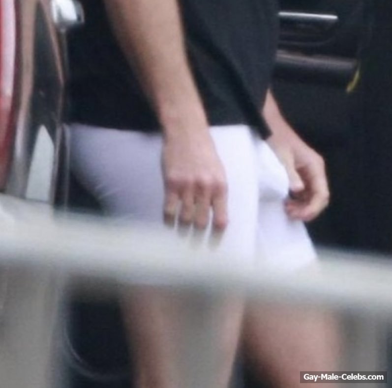 Liam Hemsworth Hot Underwear Bulge Photos
