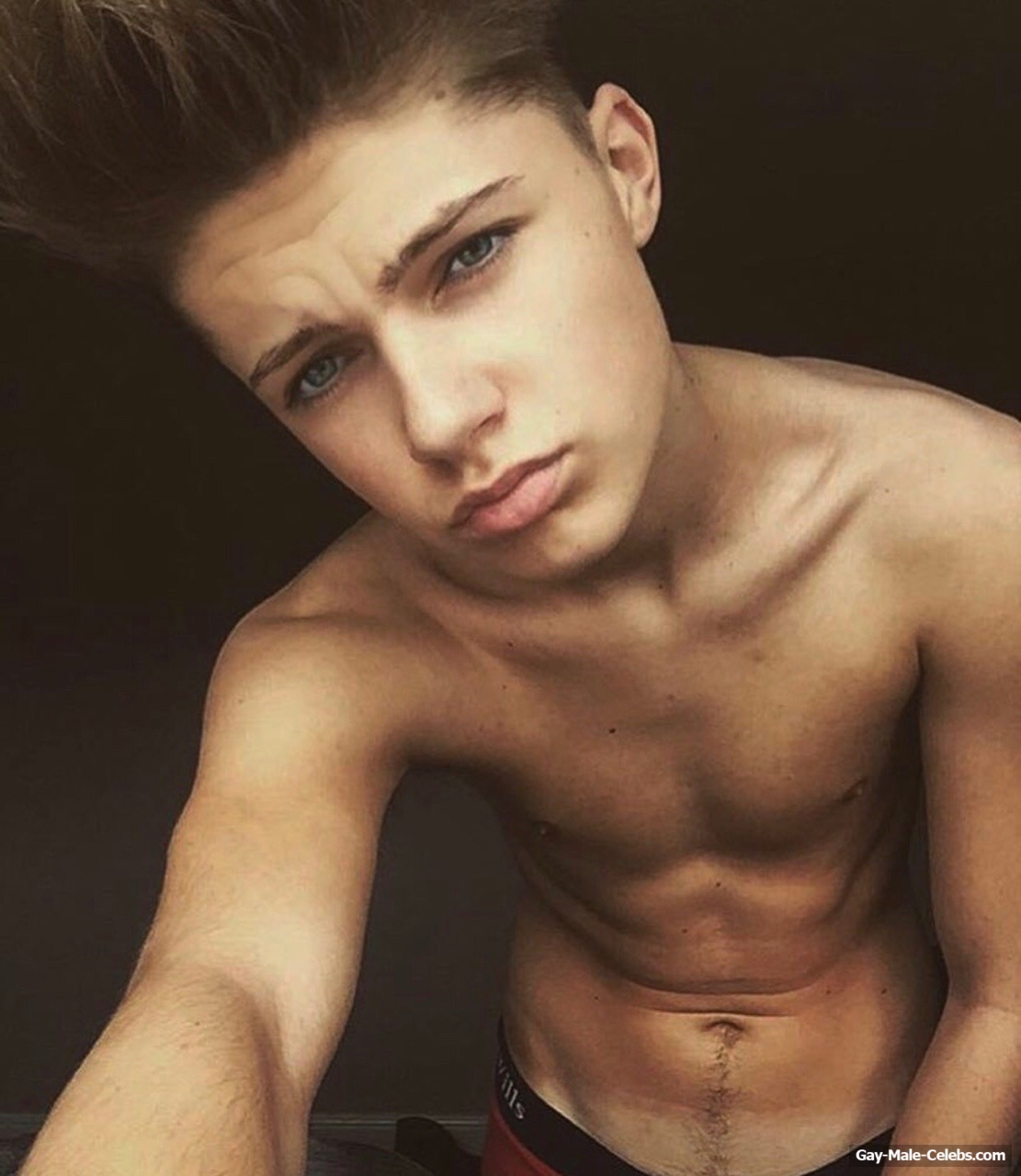 Harvey Leigh Cantwell aka HRVY Shirtless And Sexy Photos