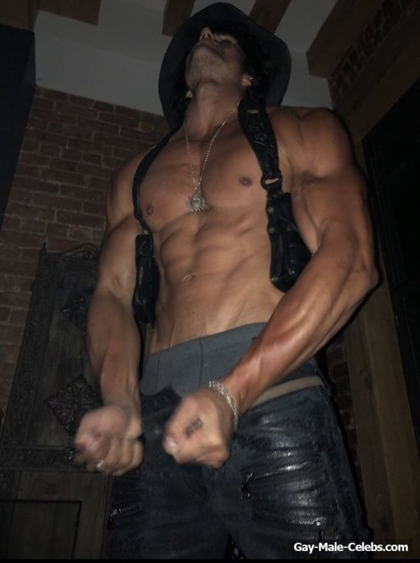 Super Male Model Matt Nicol Shows Off His Huge Cock