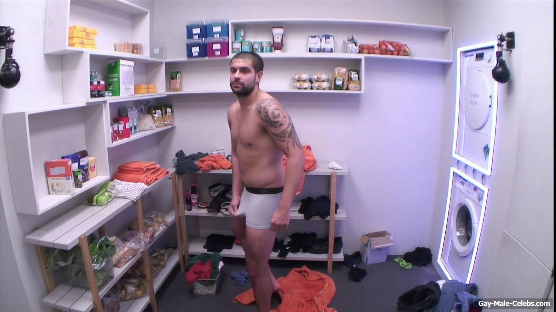 Big Brother’s Star Akeem Griffiths Flashing His Bare Ass