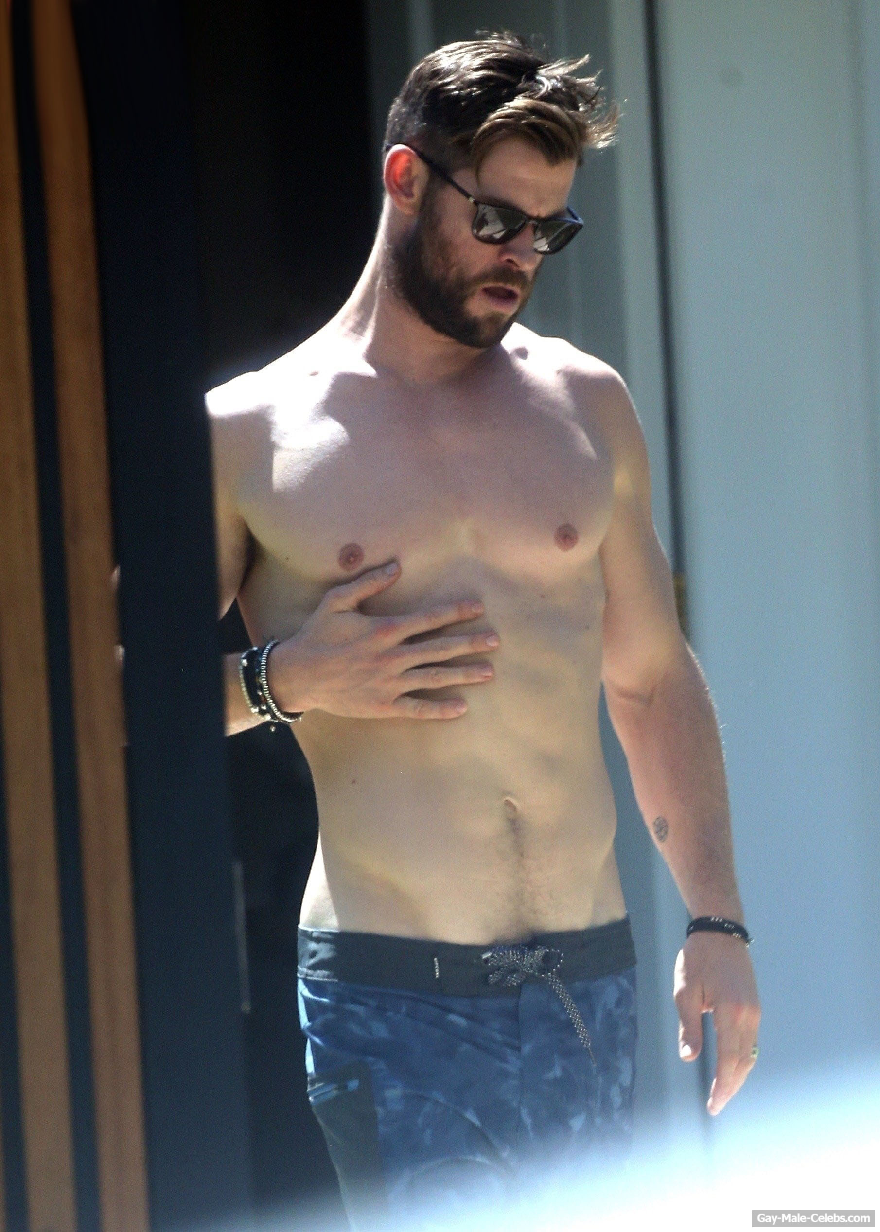 Hollywood Star Chris Hemsworth Shirtless And Sexy