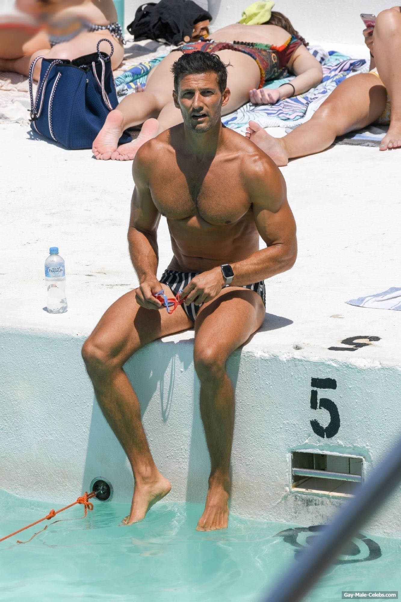 Tim Robards Paparazzi Shirtless Photos