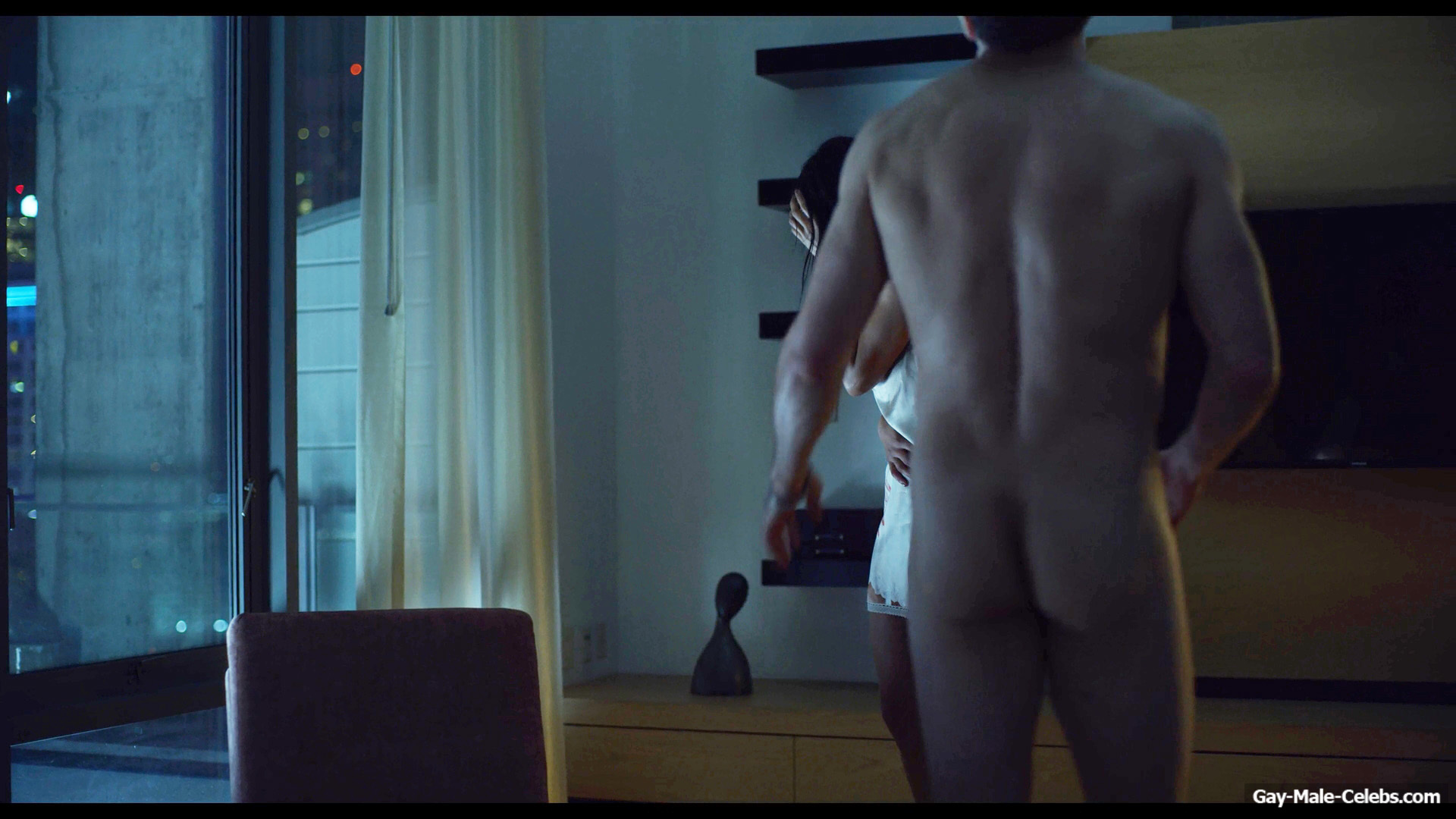 Jake Gyllenhaal Nude And Tight Butt In Velvet Buzzsaw (2019)