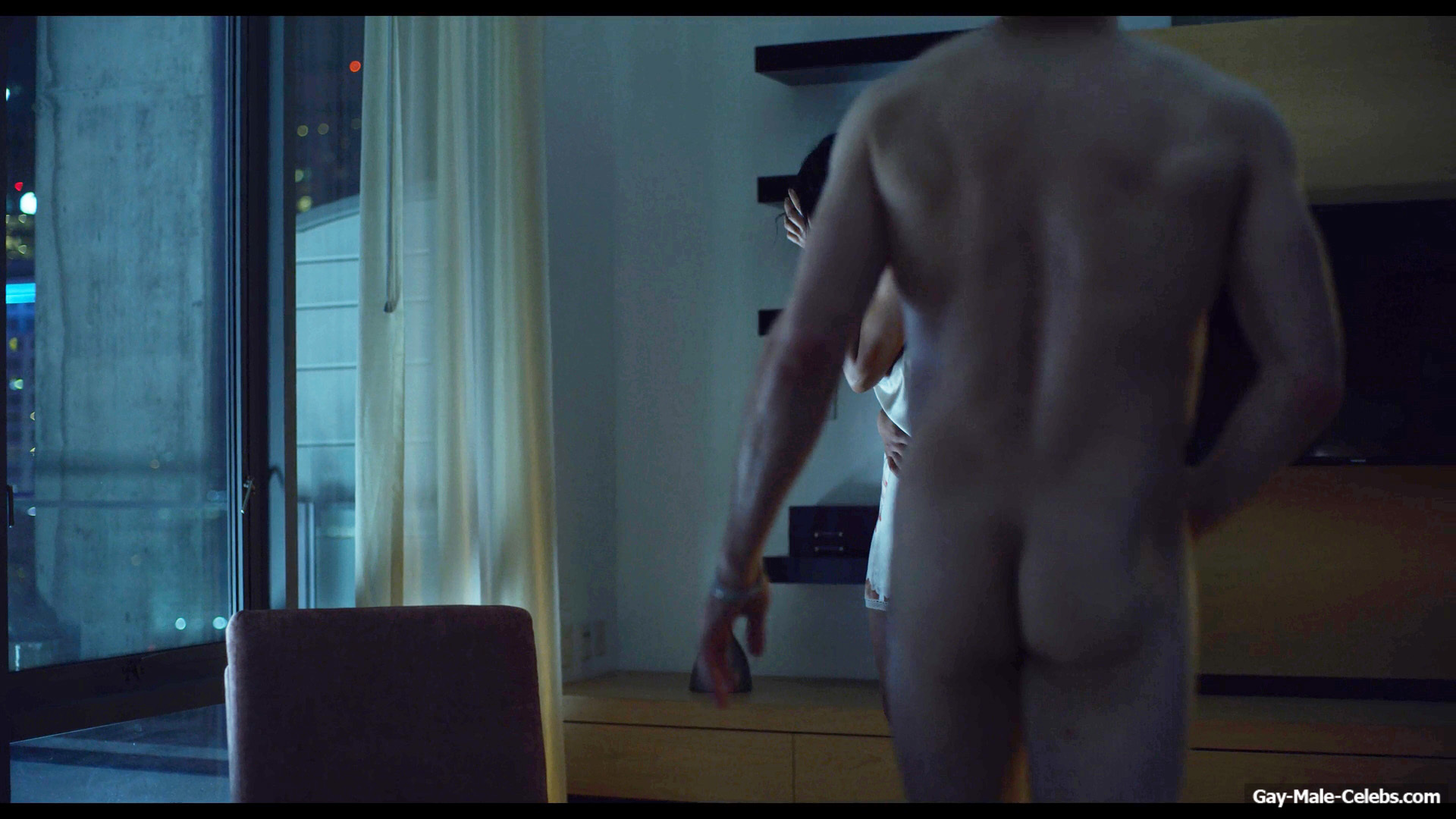 Jake Gyllenhaal Nude And Tight Butt In Velvet Buzzsaw (2019)