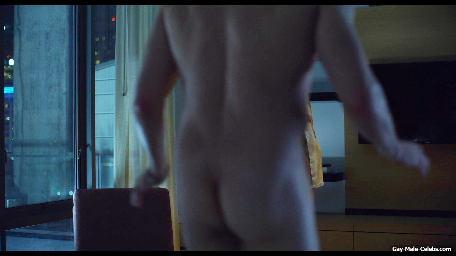 Jake Gyllenhaal Nude And Tight Butt In Velvet Buzzsaw (2019)