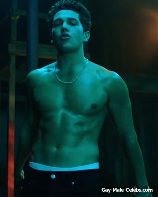Austin Mahone Posing Shirtless And Sexy