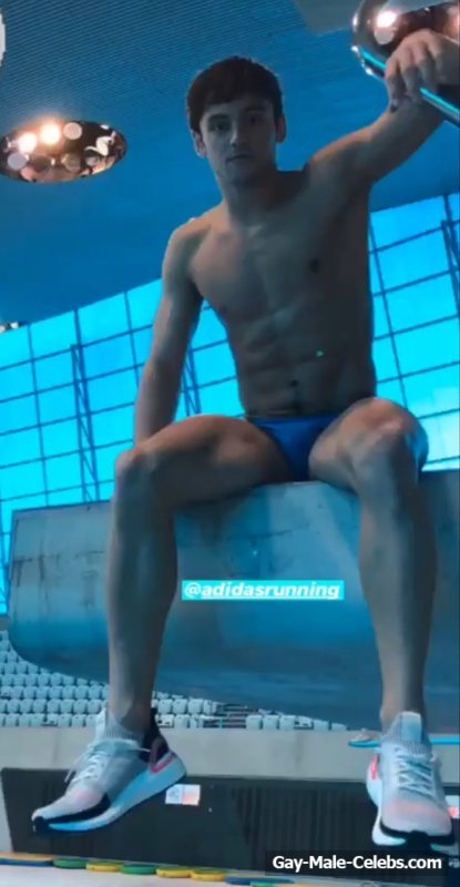 Tom Daley New Shirtless And Sexy Shots